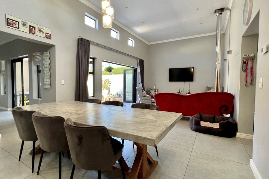 To Let 4 Bedroom Property for Rent in Sagewood Western Cape